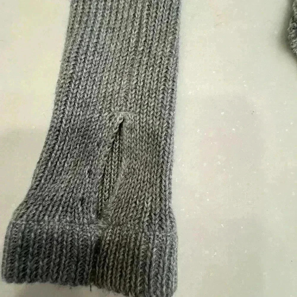 Lululemon women gray knit sweater thumb holes curved hem size 6 perfect! - Picture 15 of 15